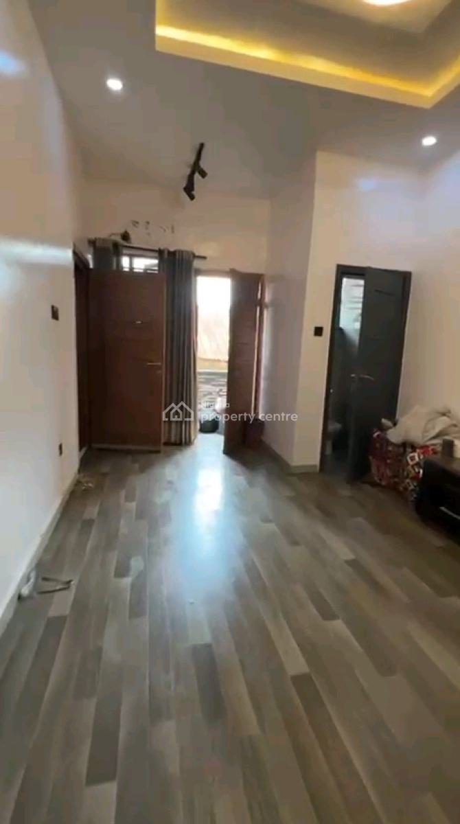 Executive Standard Mini- Flat, Yaba, Lagos, Mini Flat (room and Parlour) for Rent