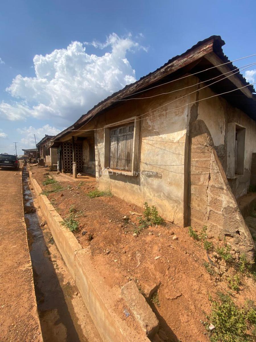 an Old Building on a Full Plot of Land Close to Tarred Road, Around Isolo, Akure, Ondo, Detached Bungalow for Sale