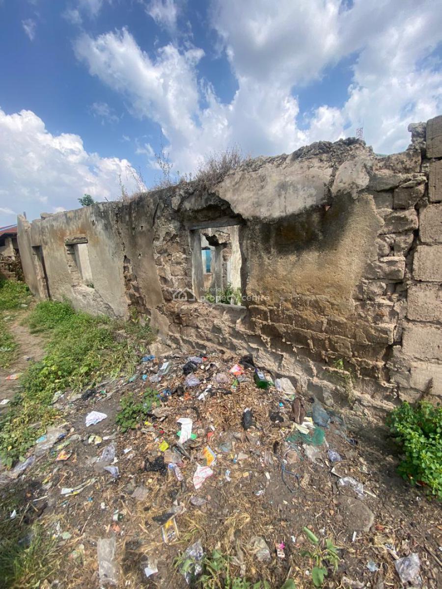 an Old Building on a Full Plot of Land Close to Tarred Road, Around Isolo, Akure, Ondo, Detached Bungalow for Sale