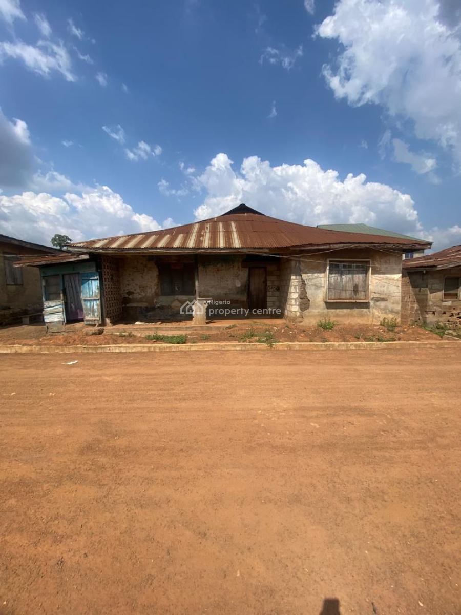 an Old Building on a Full Plot of Land Close to Tarred Road, Around Isolo, Akure, Ondo, Detached Bungalow for Sale