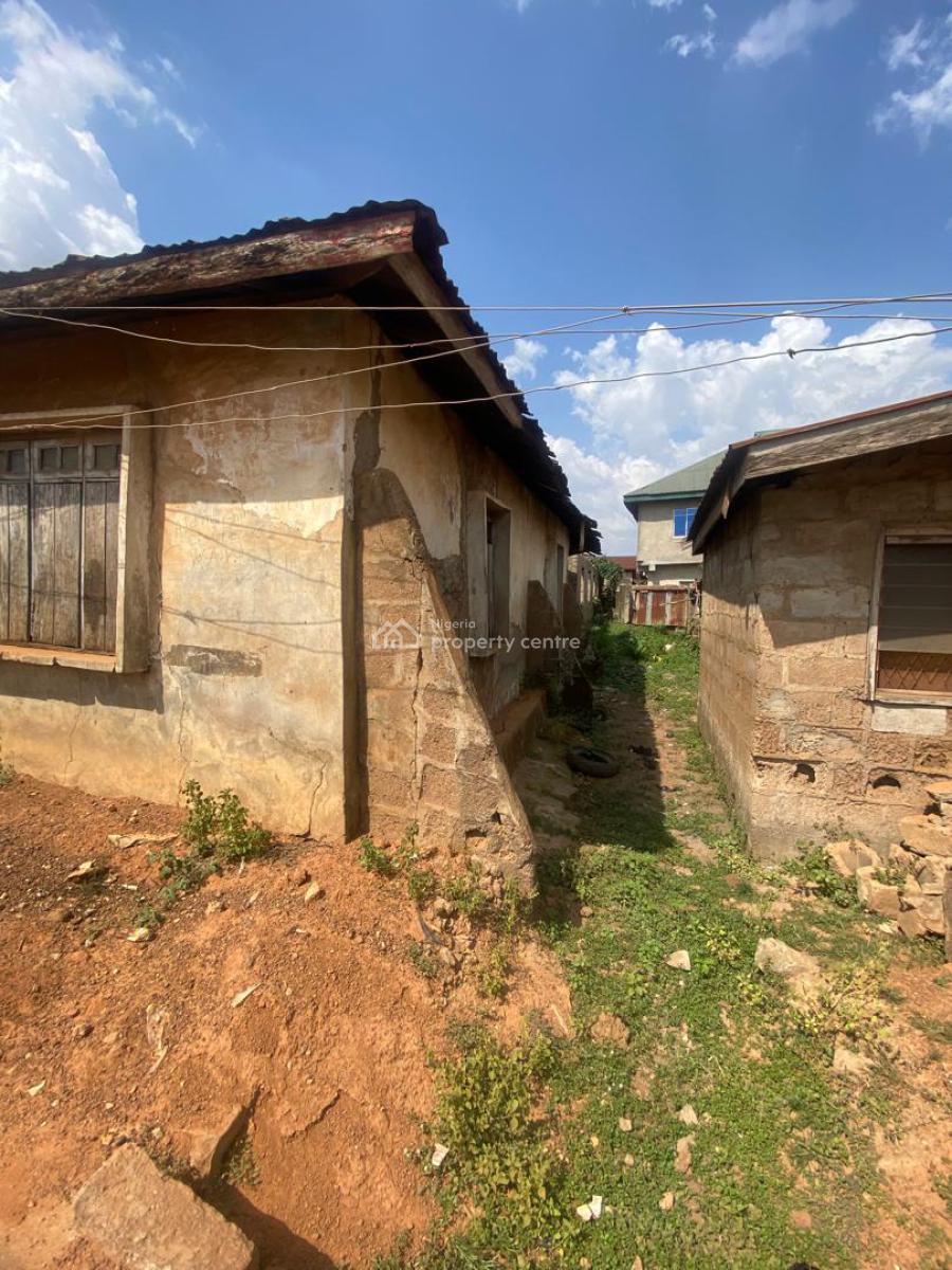 an Old Building on a Full Plot of Land Close to Tarred Road, Around Isolo, Akure, Ondo, Detached Bungalow for Sale