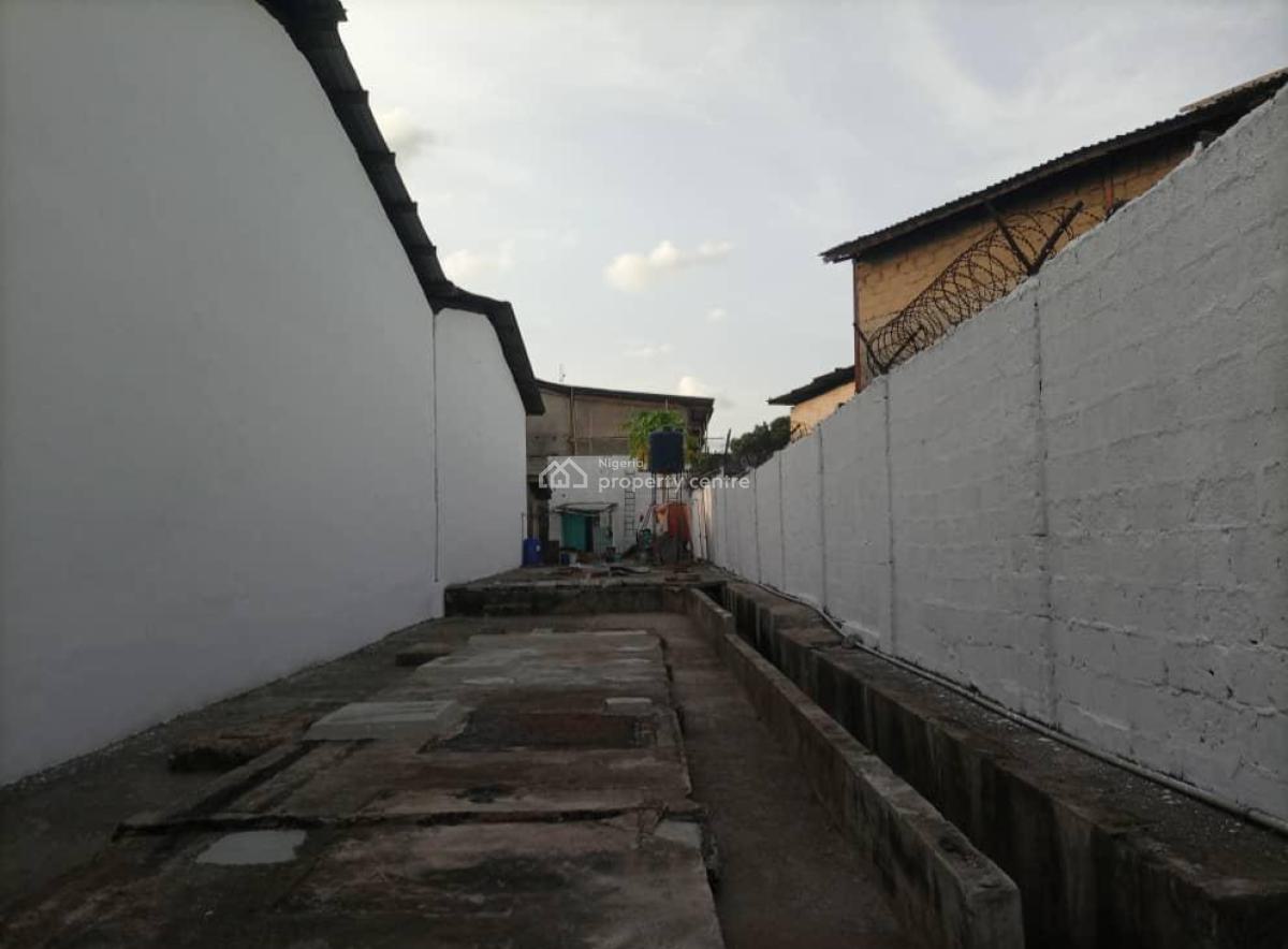 Warehouse on 4,400sqm, Ajao Estate, Isolo, Lagos, Warehouse for Sale