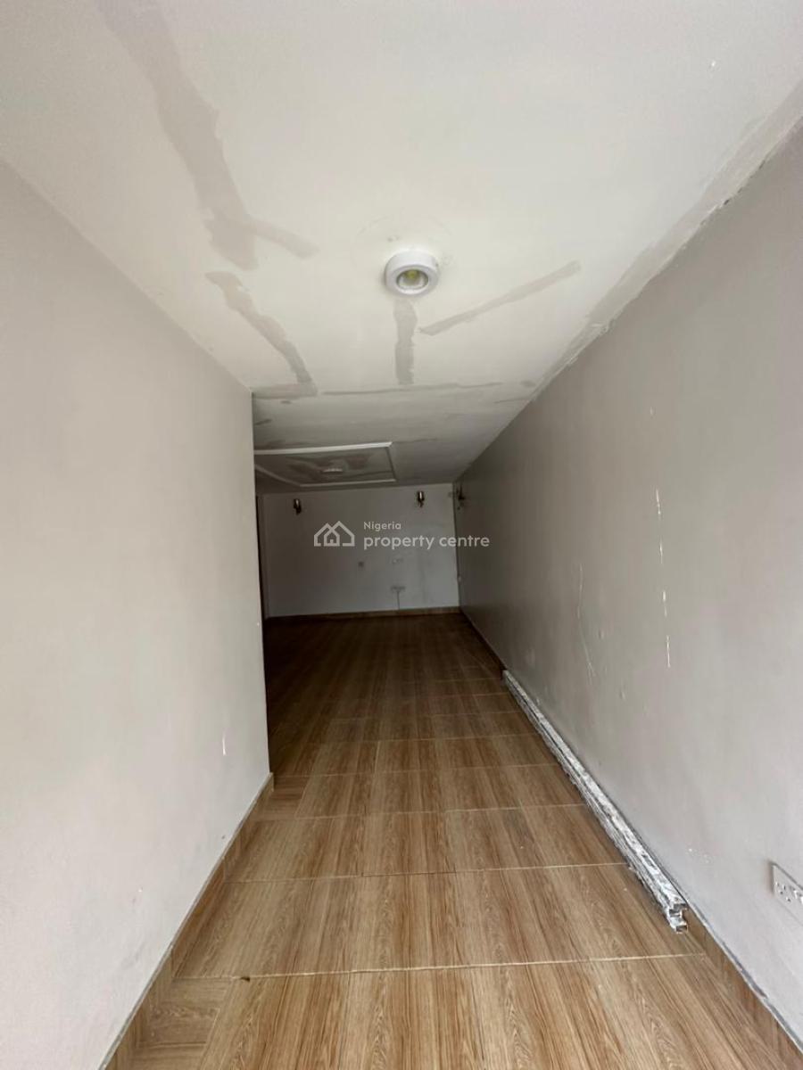 Well-maintained Mini Flat, Lekki Phase 1, Lekki, Lagos, Flat / Apartment for Rent