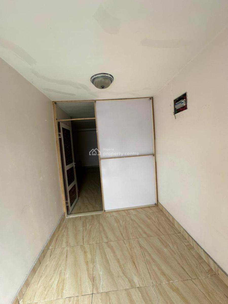 Well-maintained Mini Flat, Lekki Phase 1, Lekki, Lagos, Flat / Apartment for Rent
