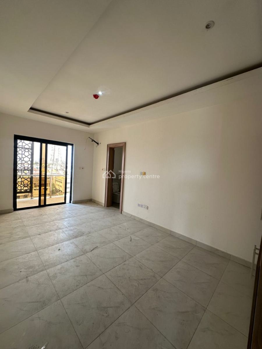 Neatly Built 3bedroom Apartment with Bq, Off Bisola Durosimi, Lekki Phase 1, Lekki, Lagos, Flat / Apartment for Sale