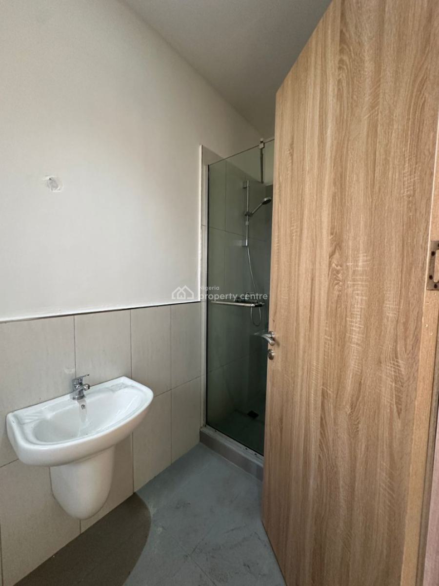 Neatly Built 3bedroom Apartment with Bq, Off Bisola Durosimi, Lekki Phase 1, Lekki, Lagos, Flat / Apartment for Sale