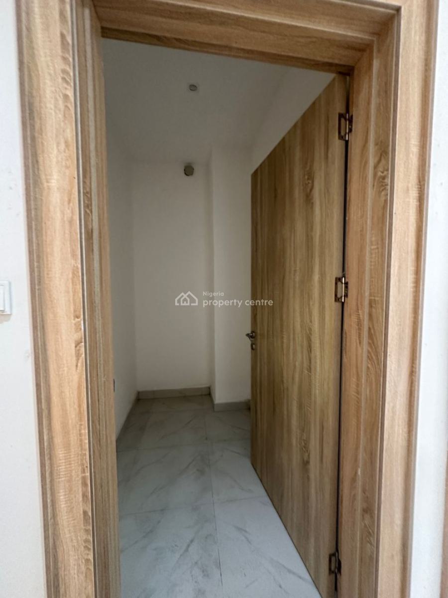 Neatly Built 3bedroom Apartment with Bq, Off Bisola Durosimi, Lekki Phase 1, Lekki, Lagos, Flat / Apartment for Sale