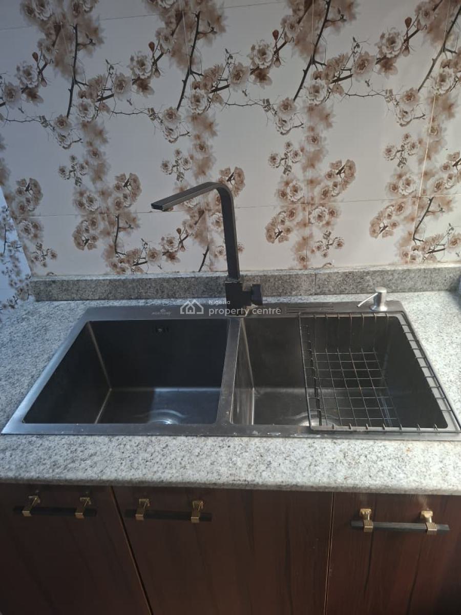 Newly Renovated Ground Floor Flat All Rooms Ensuite 3 Bedroom Flat, Yaba, Lagos, Flat / Apartment for Rent