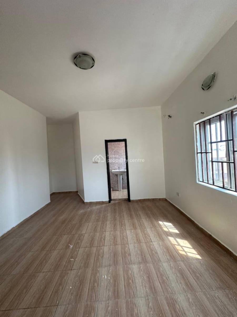 Well-maintained 2-bedroom Apartment, Igboefon, Lekki, Lagos, Flat / Apartment for Rent