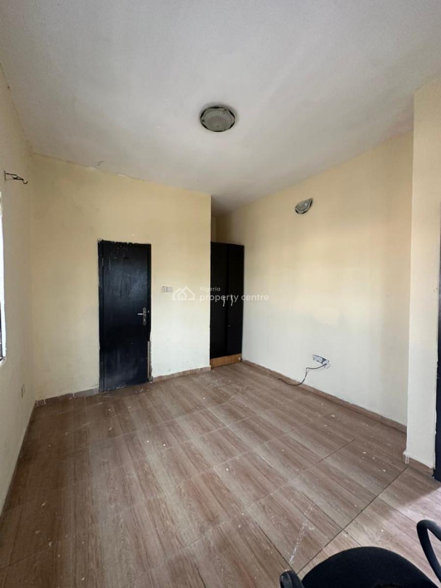 Well-maintained 2-bedroom Apartment, Igboefon, Lekki, Lagos, Flat / Apartment for Rent