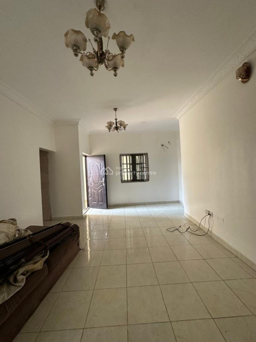 Well-maintained 2-bedroom Apartment, Igboefon, Lekki, Lagos, Flat / Apartment for Rent