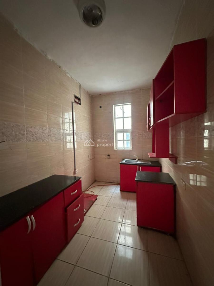 Well-maintained 2-bedroom Apartment, Igboefon, Lekki, Lagos, Flat / Apartment for Rent