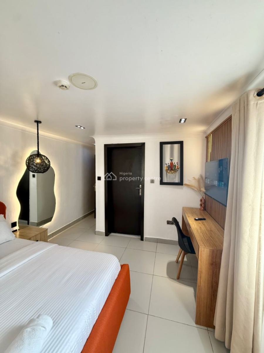 Brand New 1 Bedroom Apartment with Pool & Tennis Court, Ikoyi, Lagos, Flat / Apartment Short Let