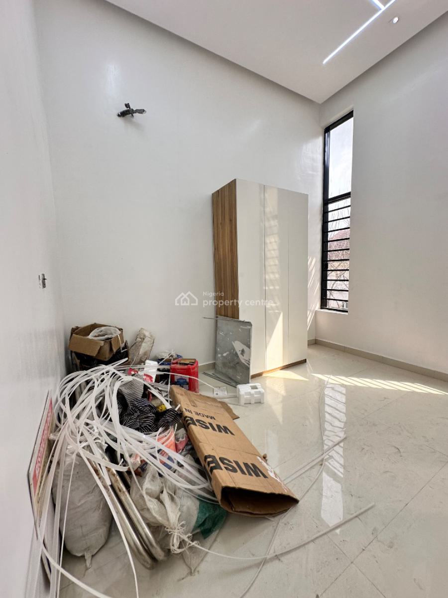 Beautifully Built 3bedroom Apartment with Pool & Gym, Lekki Phase 1, Lekki, Lagos, Flat / Apartment for Sale