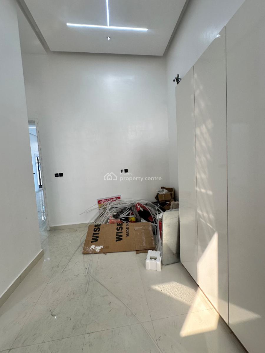 Beautifully Built 3bedroom Apartment with Pool & Gym, Lekki Phase 1, Lekki, Lagos, Flat / Apartment for Sale