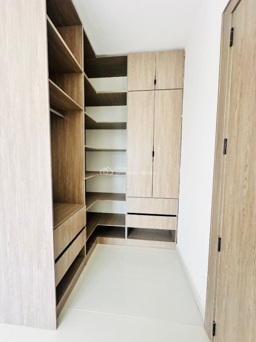 2bedrooom Apartment with Pool &gym, Lekki Phase 1, Lekki, Lagos, Flat / Apartment for Sale