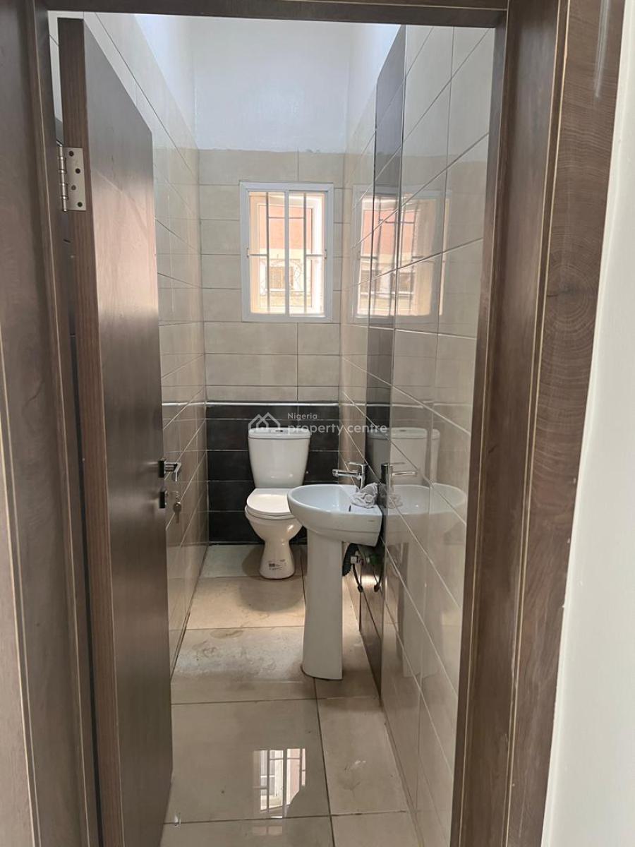 Self Serviced 2-bedroom Apartment, Off Adewunmi Adebimpe Drive, Lekki Phase 1, Lekki, Lagos, Flat / Apartment for Rent