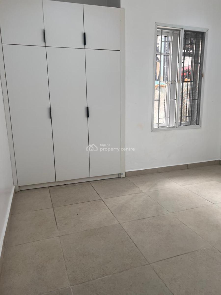Self Serviced 2-bedroom Apartment, Off Adewunmi Adebimpe Drive, Lekki Phase 1, Lekki, Lagos, Flat / Apartment for Rent