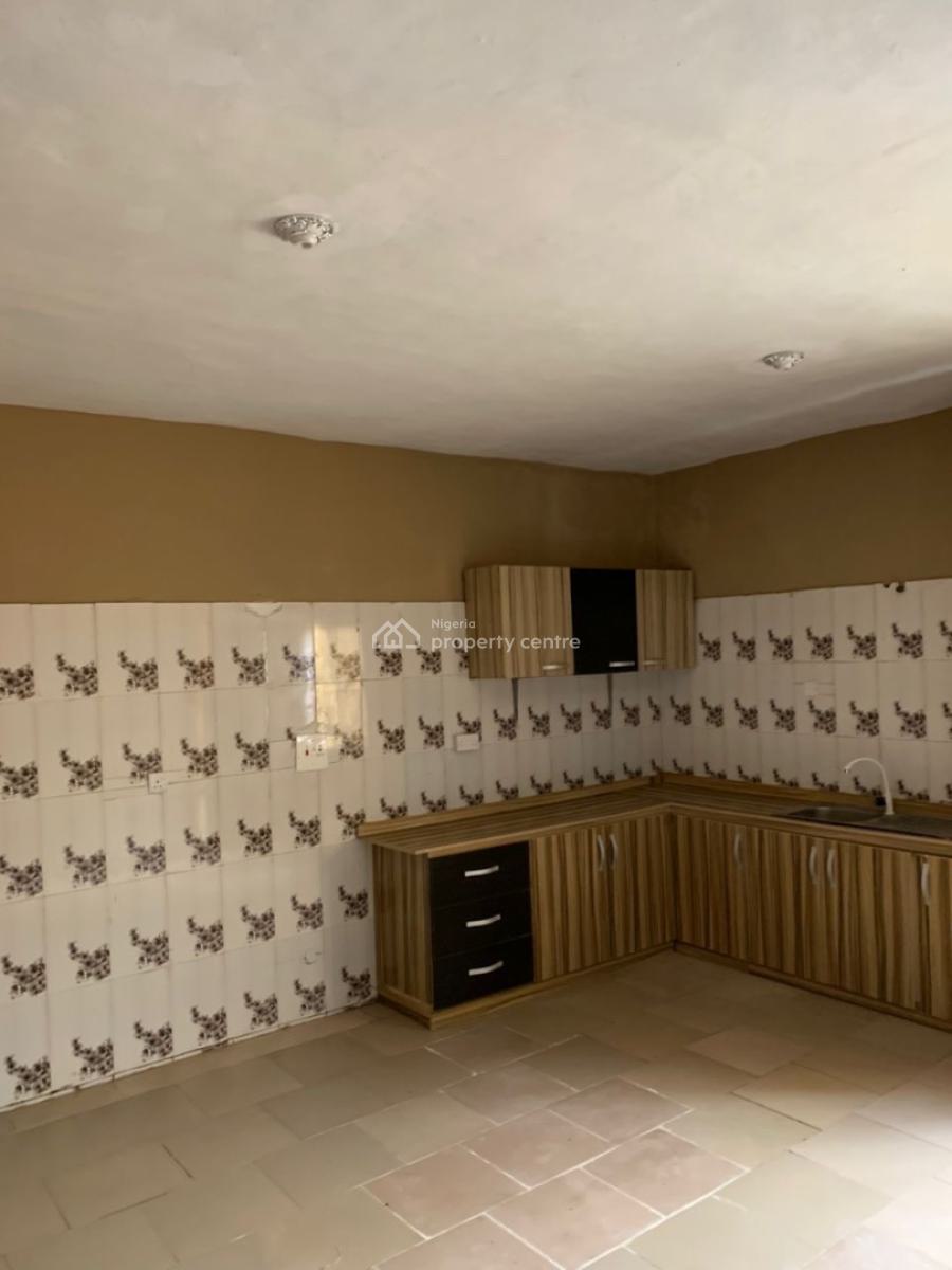 Very Spacious 3 Bedroom Apartment, Omole Phase 2, Ikeja, Lagos, Flat / Apartment for Rent