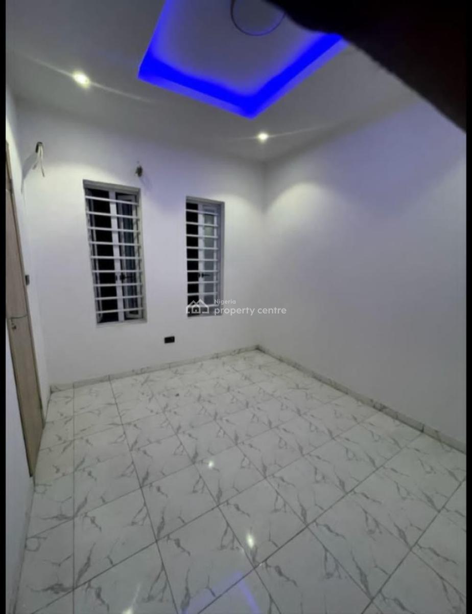 Luxury Serviced 1 Bedroom Apartment Upstairs, New Road, Lekki, Lagos, Flat / Apartment for Rent