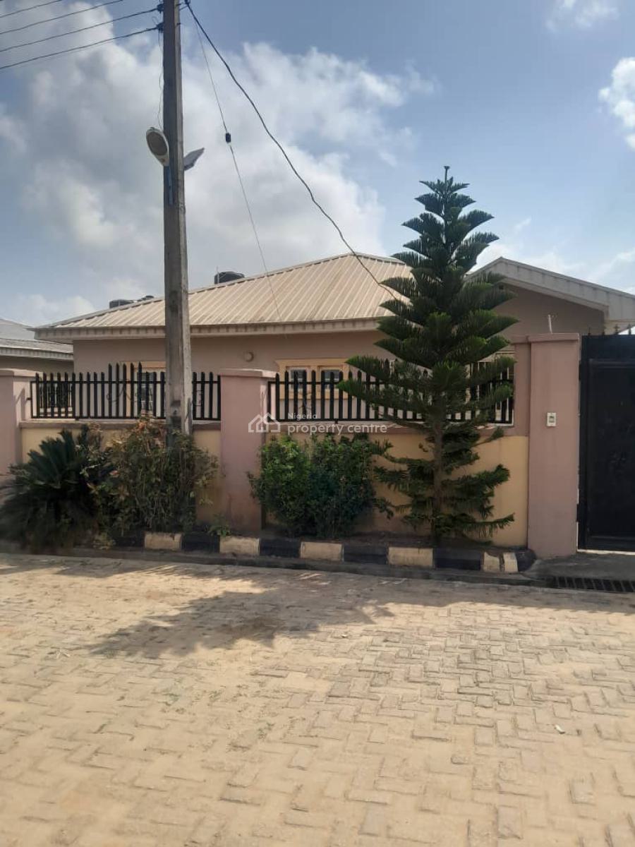 a Well Maintained 3 Bedroom Bungalow, Mowe Town, Ogun, Detached Bungalow for Rent