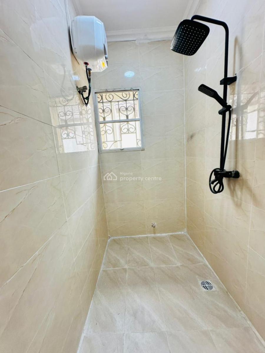 Spaciously Built 3 Bedroom Apartment, Lekki Phase 1, Lekki, Lagos, Flat / Apartment for Rent