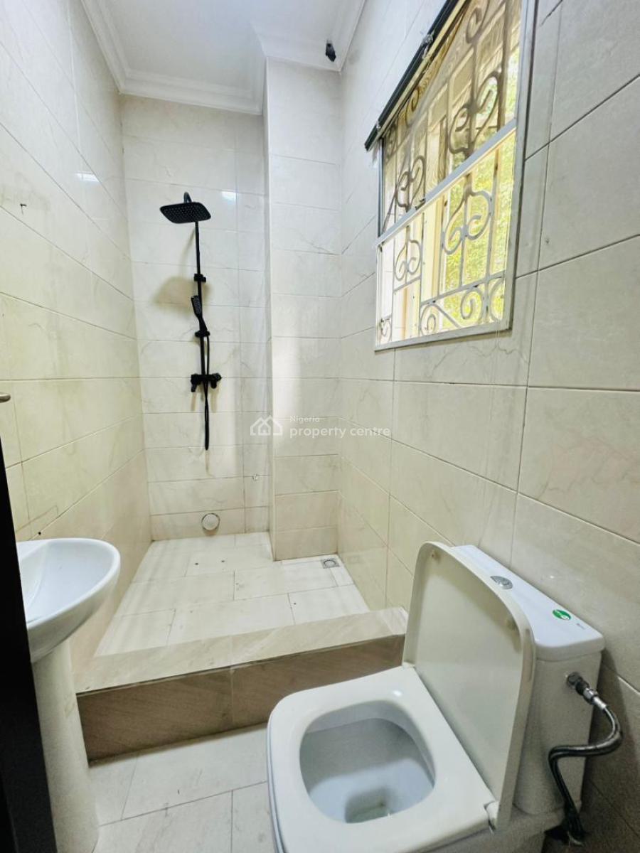 Spaciously Built 3 Bedroom Apartment, Lekki Phase 1, Lekki, Lagos, Flat / Apartment for Rent