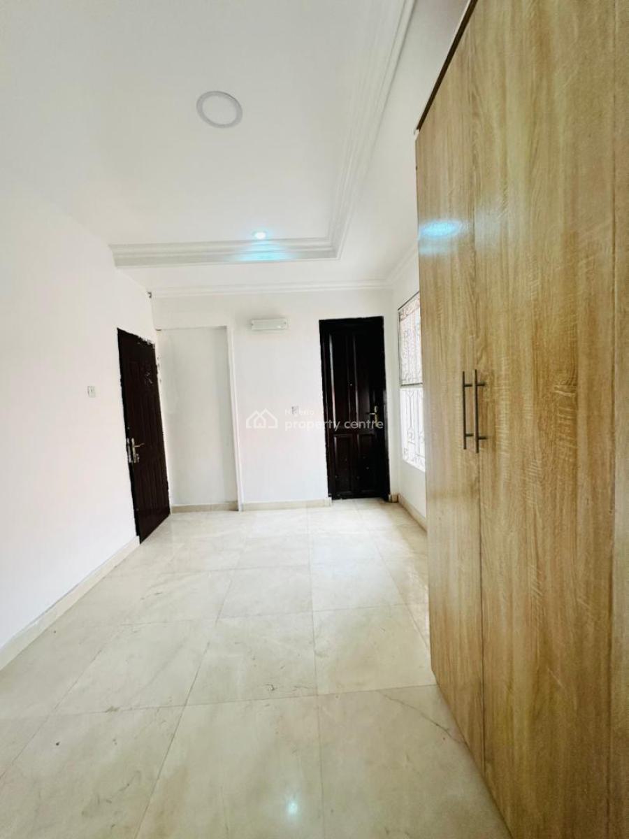 Spaciously Built 3 Bedroom Apartment, Lekki Phase 1, Lekki, Lagos, Flat / Apartment for Rent