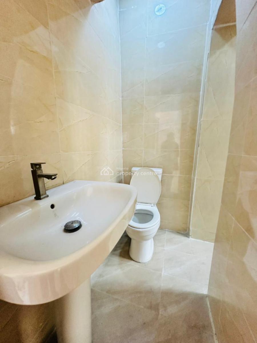 Spaciously Built 3 Bedroom Apartment, Lekki Phase 1, Lekki, Lagos, Flat / Apartment for Rent