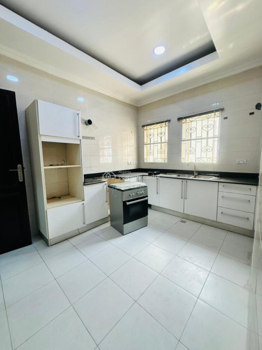 Spaciously Built 3 Bedroom Apartment, Lekki Phase 1, Lekki, Lagos, Flat / Apartment for Rent