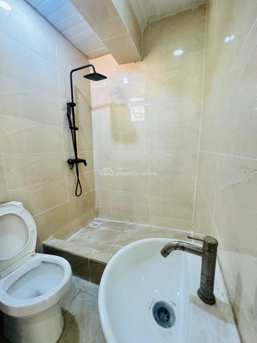 Spaciously Built 3 Bedroom Apartment, Lekki Phase 1, Lekki, Lagos, Flat / Apartment for Rent