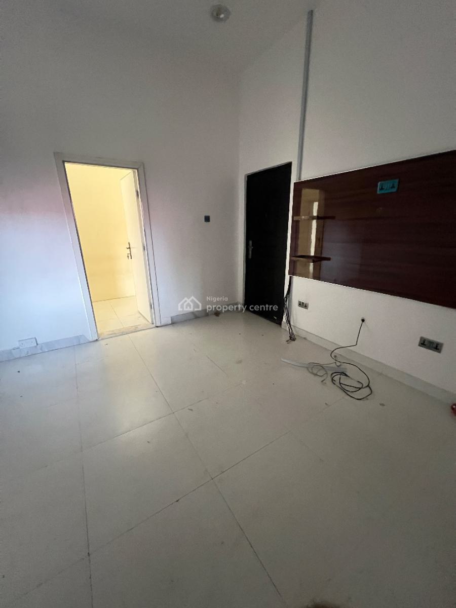 Shop Space Upstairs Facing Road with Office, Off Admiralty Way, Lekki Phase 1, Lekki, Lagos, Shop for Rent