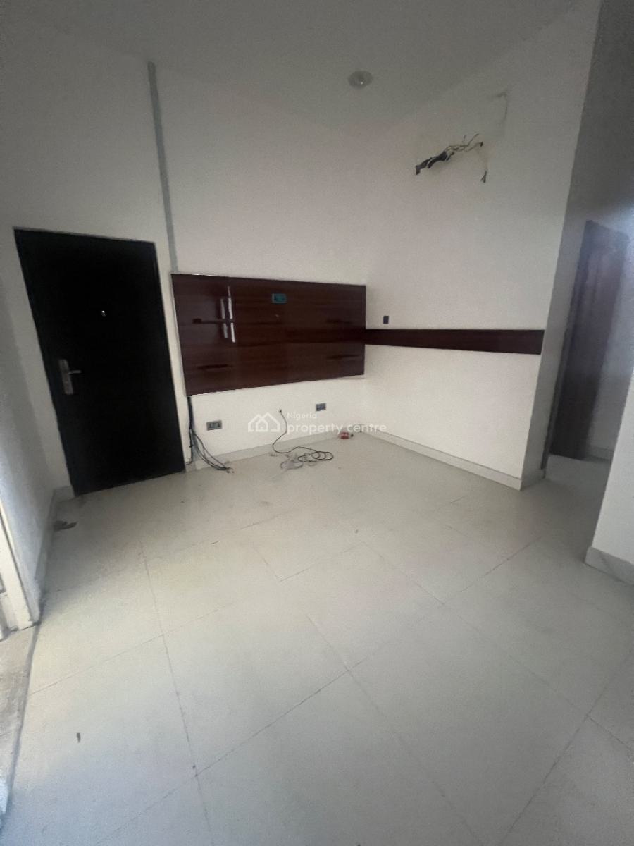 Shop Space Upstairs Facing Road with Office, Off Admiralty Way, Lekki Phase 1, Lekki, Lagos, Shop for Rent