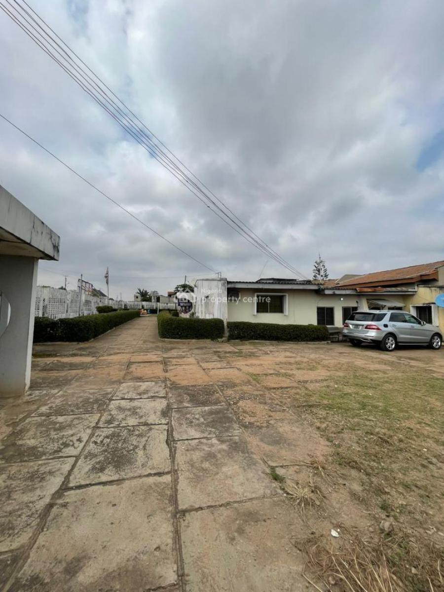 5 Bedroom Detached Bungalow with a 2 Bedroom Bq, Bashorun Housing Estate (air Force Estate), Akobo, Ibadan, Oyo, Detached Bungalow for Sale