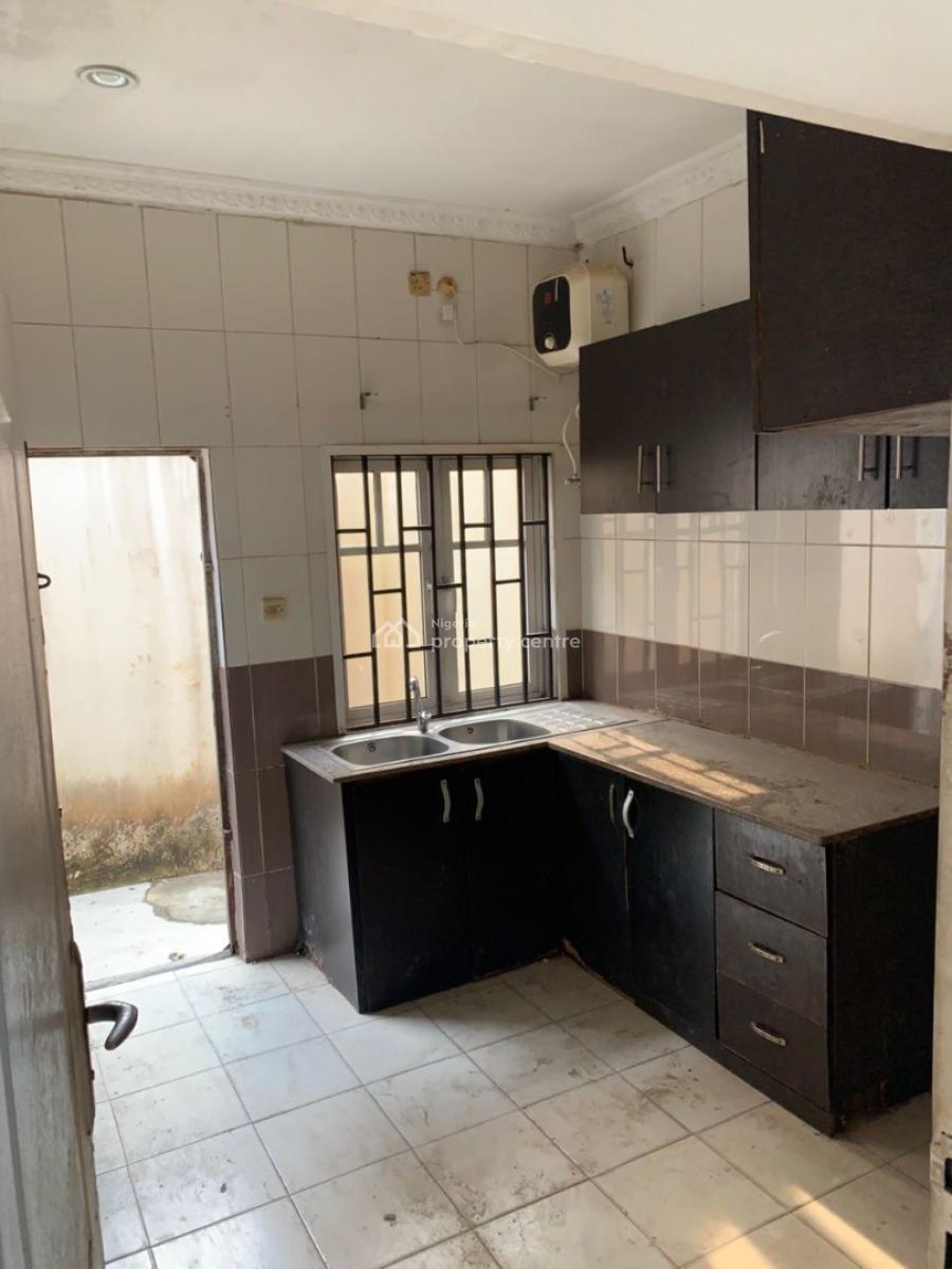 2 Bedroom Bungalow, Self Compound, Omole Phase 2, Ikeja, Lagos, Flat / Apartment for Rent