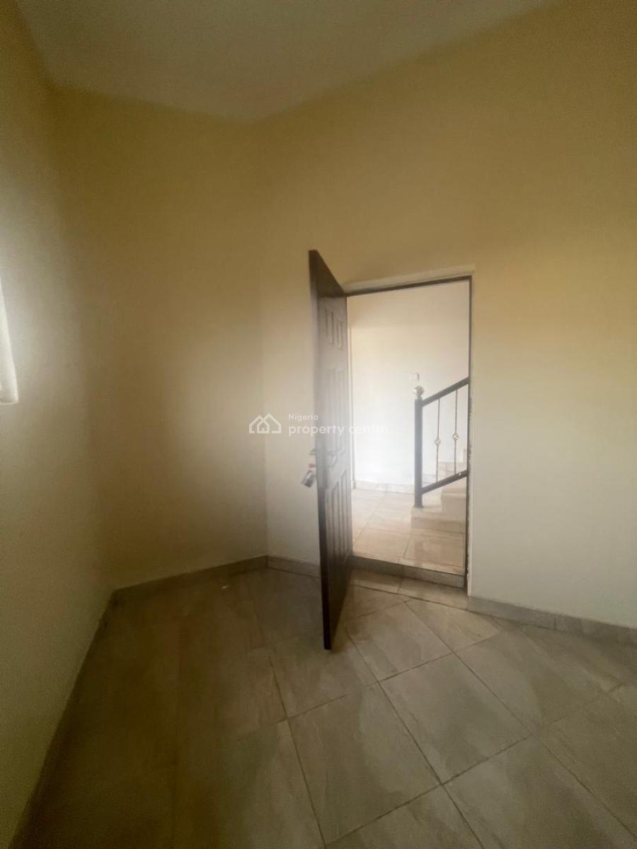 Standard 3 Bedroom Apartment on The Ground Floor on a Tarred Road, Jahi, Abuja, Flat / Apartment for Rent