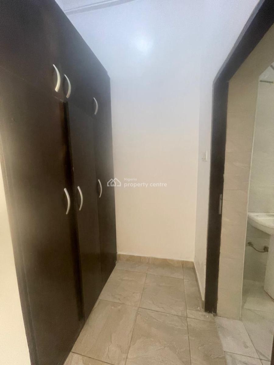 Standard 3 Bedroom Apartment on The Ground Floor on a Tarred Road, Jahi, Abuja, Flat / Apartment for Rent