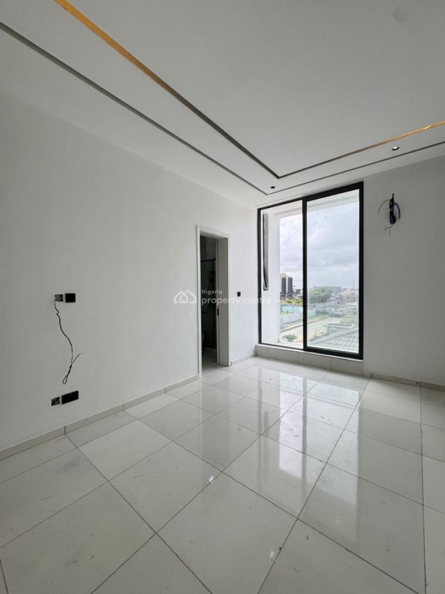 Spacious Fully Serviced   2  Bedroom Apartment, Oniru, Oniru, Victoria Island (vi), Lagos, Block of Flats for Sale