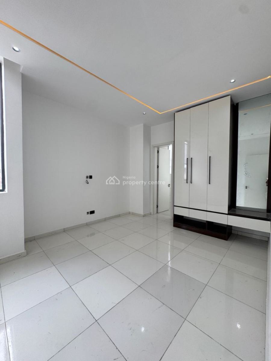 Spacious Fully Serviced   2  Bedroom Apartment, Oniru, Oniru, Victoria Island (vi), Lagos, Block of Flats for Sale