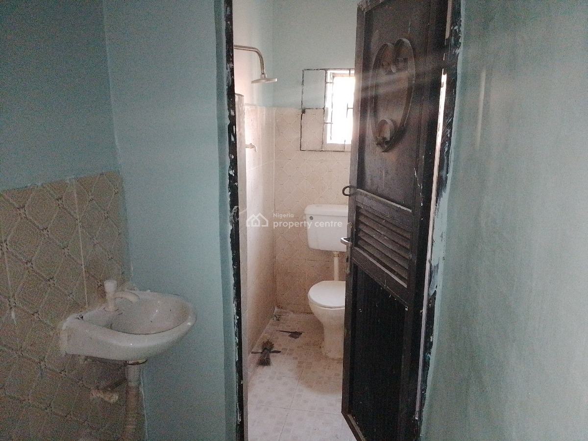 Standard 2 Bedroom Flat, Old Redeemed Church Street, Off Andrew Ighelli Street,, Fha (f.h.a), Lugbe District, Abuja, Flat / Apartment for Rent