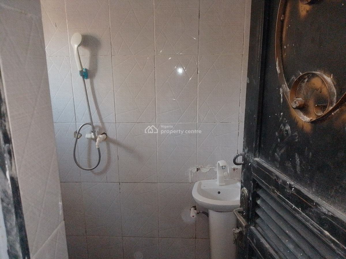 Standard 2 Bedroom Flat, Old Redeemed Church Street, Off Andrew Ighelli Street,, Fha (f.h.a), Lugbe District, Abuja, Flat / Apartment for Rent