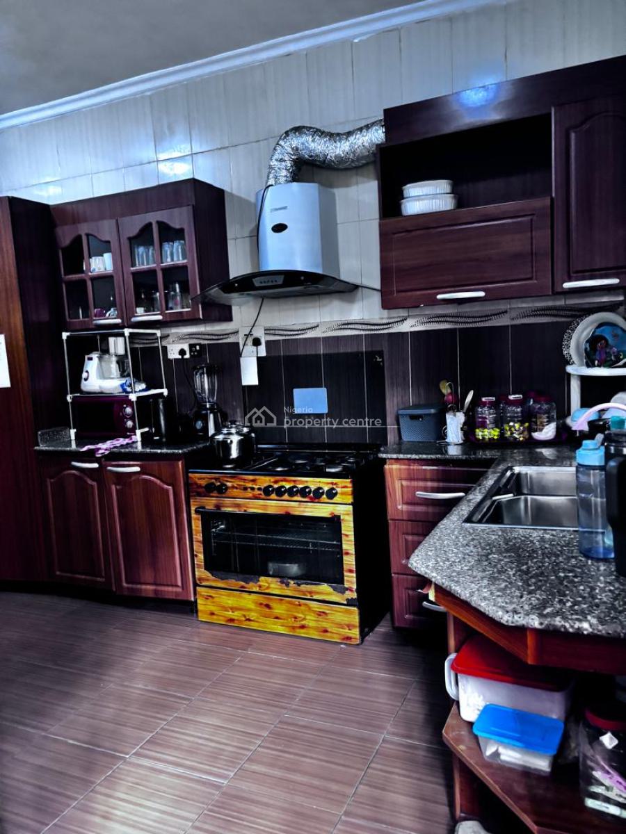 Neatly Used Luxury 3bedroom Apartment with Excellent Finishes, Association Avenue, Gra Phase 2, Magodo, Lagos, Flat / Apartment for Sale