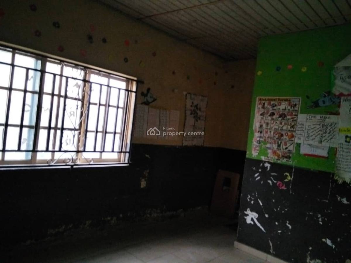 4 Bedroom Fully Detached Bungalow, No:15 Oworo Road Oworoshoki, Oworonshoki, Shomolu, Lagos, Detached Bungalow for Rent