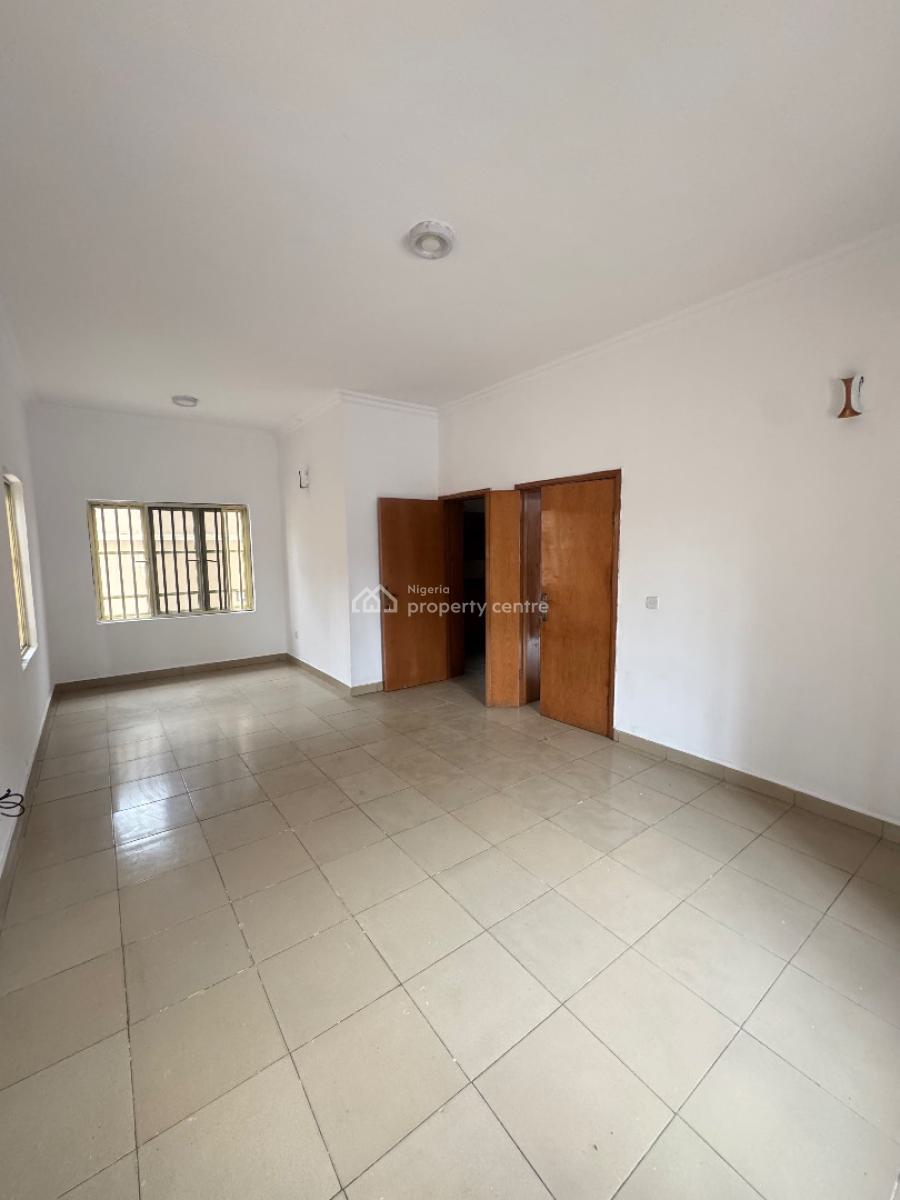 Spacious Two (2) Bedroom Apartment with Bq, Lekki Phase 1, Lekki, Lagos, Flat / Apartment for Rent