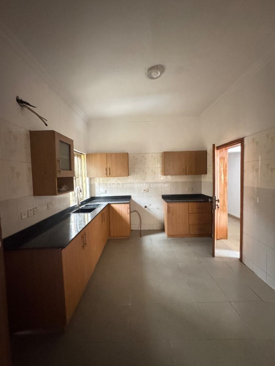 Spacious Two (2) Bedroom Apartment with Bq, Lekki Phase 1, Lekki, Lagos, Flat / Apartment for Rent