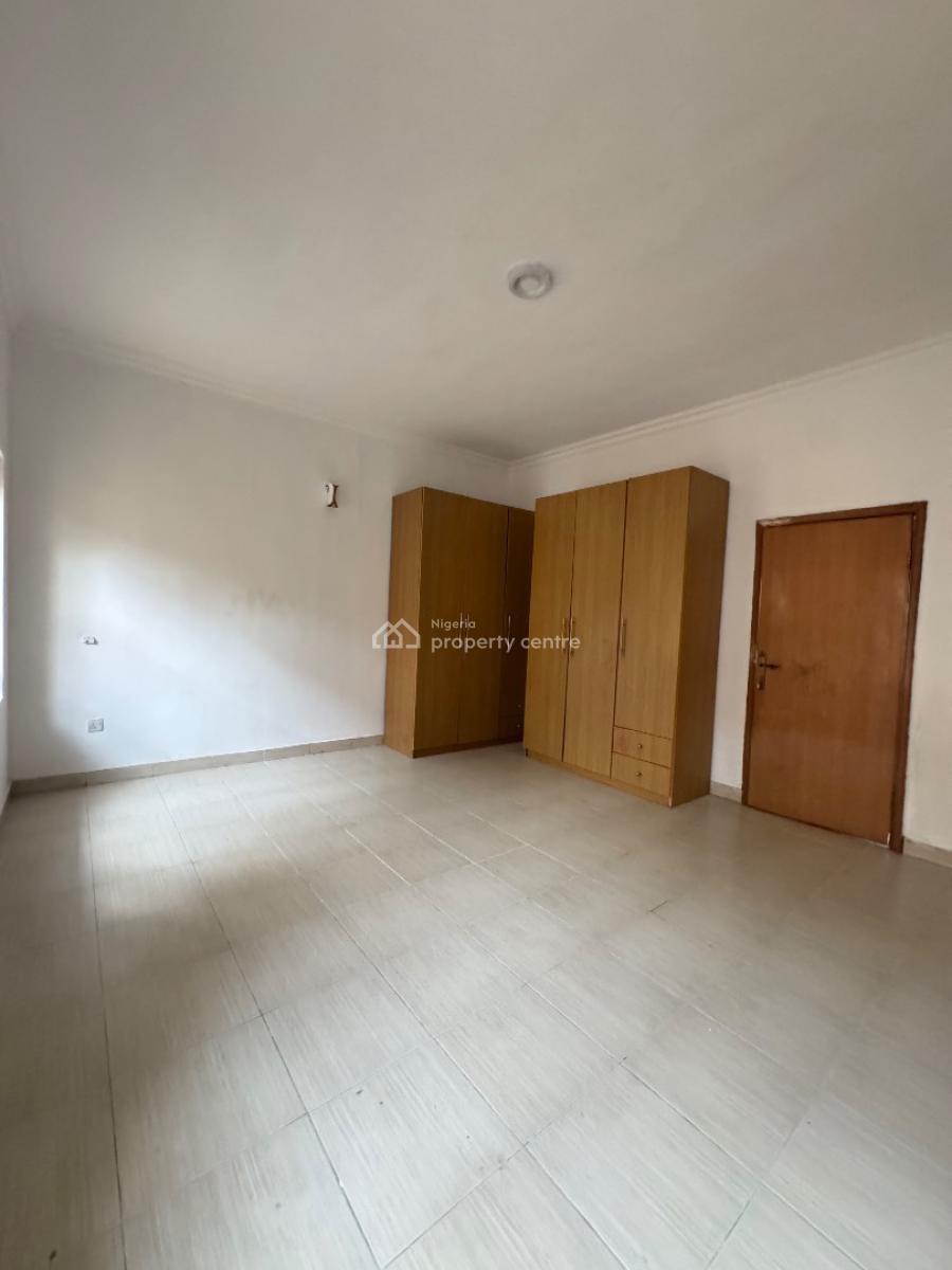 Spacious Two (2) Bedroom Apartment with Bq, Lekki Phase 1, Lekki, Lagos, Flat / Apartment for Rent