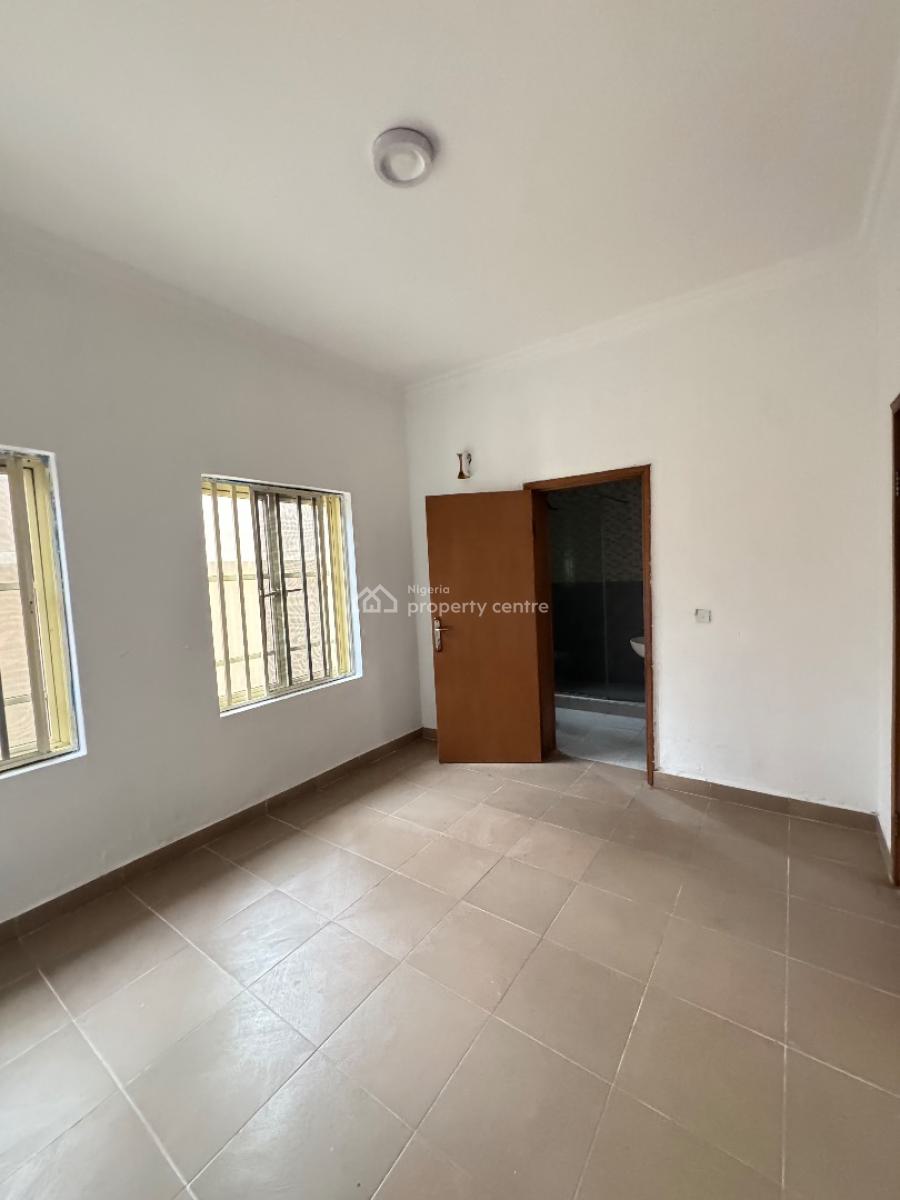 Spacious Two (2) Bedroom Apartment with Bq, Lekki Phase 1, Lekki, Lagos, Flat / Apartment for Rent