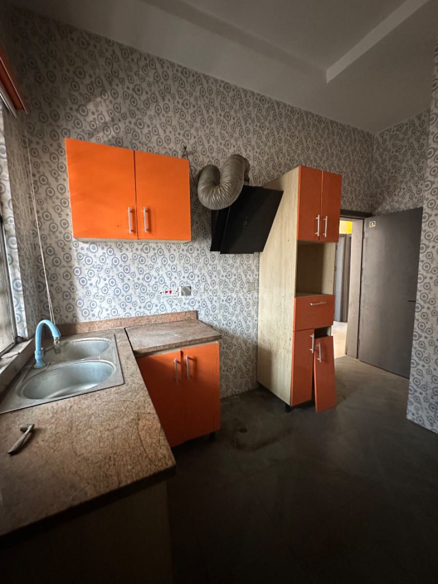 Spacious 3 Bedroom Flat, Illasan, Lekki, Lagos, Flat / Apartment for Rent