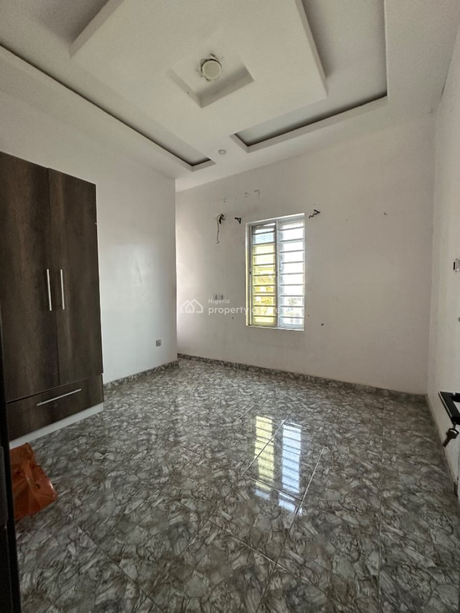 Spacious 3 Bedroom Flat, Illasan, Lekki, Lagos, Flat / Apartment for Rent