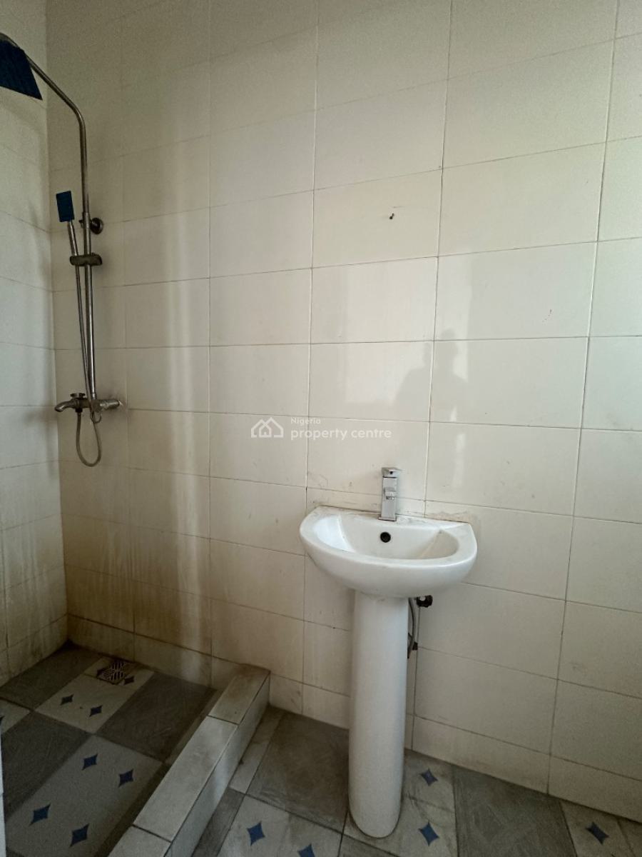 Spacious 3 Bedroom Flat, Illasan, Lekki, Lagos, Flat / Apartment for Rent
